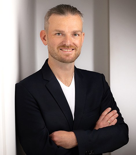 Alexander Schenk, Klavierstimmer