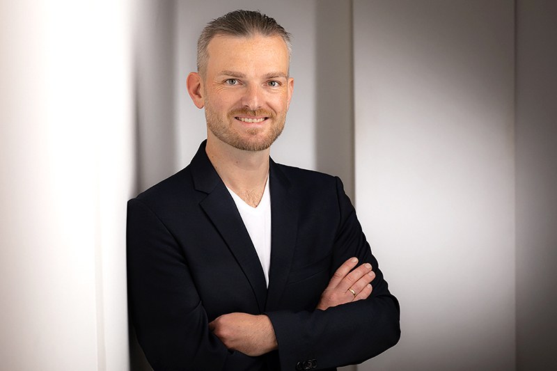 Alexander Schenk, Klavierstimmer
